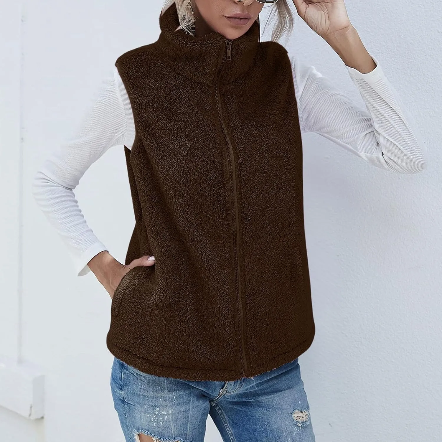 Women Fleece Vest Casual Sleeveless Sherpa Jacket Zip Up Stand Collar Fuzzy Jacket Casual Sherpa Vest with Pocket